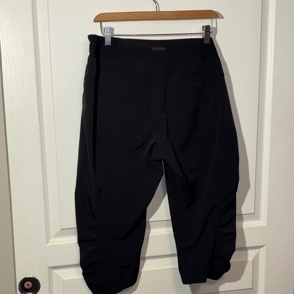 Calvin Klein Performance quick dry Capris - Picture 9 of 11